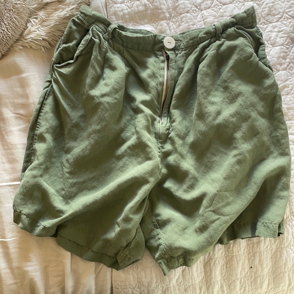 Esby Apparel Sz 6 sea foam green long shorts